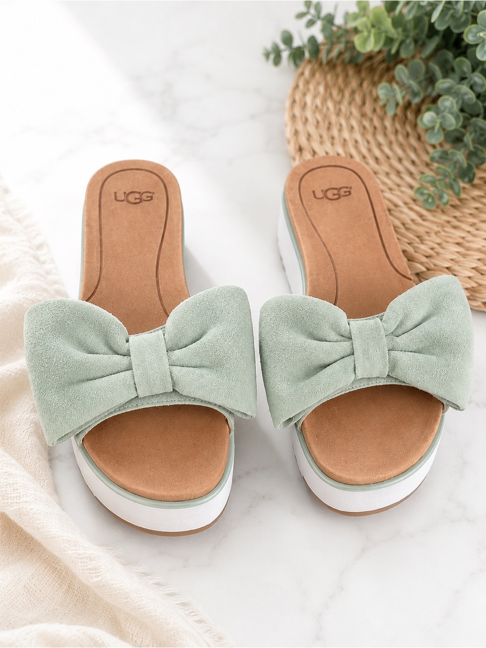 UGG Joan Bow Slide Sandals Mint Green Suede Platform Comfort Slides Women’s 9.5